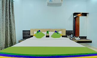 Treebo Kuber Palace With a Swimming Pool