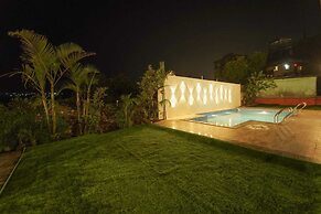 Treebo Kuber Palace With a Swimming Pool