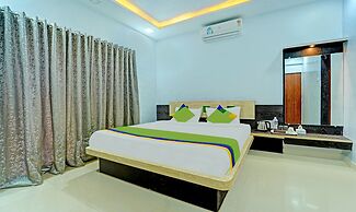 Treebo Kuber Palace With a Swimming Pool