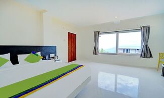 Treebo Kuber Palace With a Swimming Pool