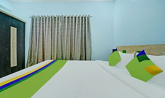 Treebo Kuber Palace With a Swimming Pool