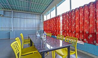 Treebo Kuber Palace With a Swimming Pool