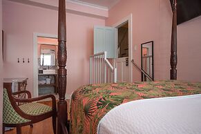 The Porch on Frances Inn