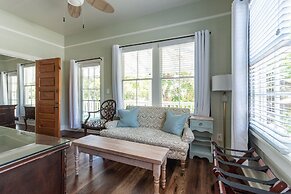 The Porch on Frances Inn