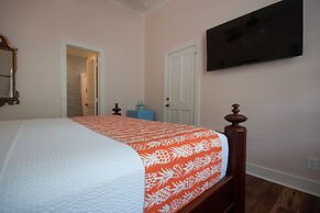 The Porch on Frances Inn