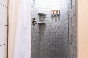 The Porch on Frances Inn