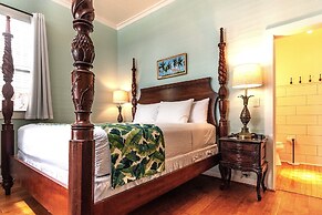 The Porch on Frances Inn