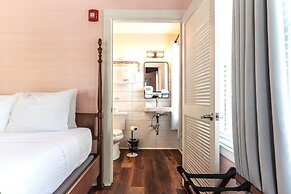 The Porch on Frances Inn