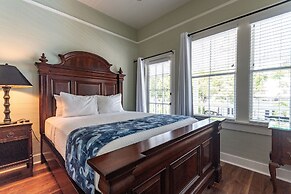 The Porch on Frances Inn