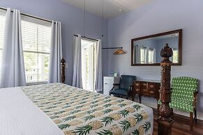 The Porch on Frances Inn