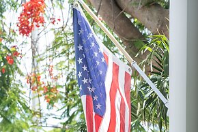 The Porch on Frances Inn