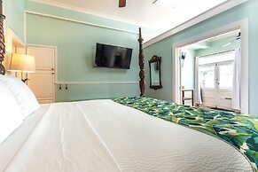 The Porch on Frances Inn