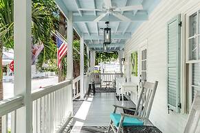 The Porch on Frances Inn