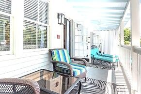 The Porch on Frances Inn