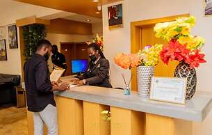 Golden Six Hotel & Restaurant