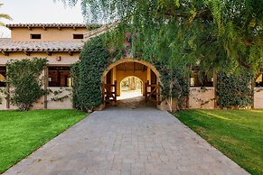 Mirabella by Avantstay 10 Acre Estate w/ Prvt Lake, Golf Course & Pool