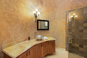 Mirabella by Avantstay 10 Acre Estate w/ Prvt Lake, Golf Course & Pool