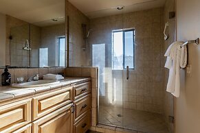 Mirabella by Avantstay 10 Acre Estate w/ Prvt Lake, Golf Course & Pool