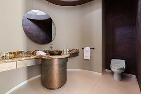 Mirabella by Avantstay 10 Acre Estate w/ Prvt Lake, Golf Course & Pool