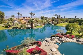 Mirabella by Avantstay 10 Acre Estate w/ Prvt Lake, Golf Course & Pool