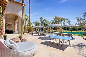 Mirabella by Avantstay 10 Acre Estate w/ Prvt Lake, Golf Course & Pool