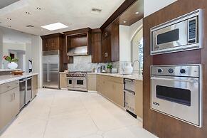 Mirabella by Avantstay 10 Acre Estate w/ Prvt Lake, Golf Course & Pool