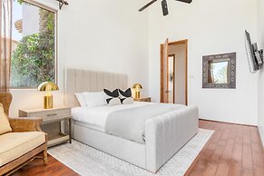 Mirabella by Avantstay 10 Acre Estate w/ Prvt Lake, Golf Course & Pool