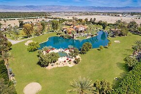 Mirabella by Avantstay 10 Acre Estate w/ Prvt Lake, Golf Course & Pool