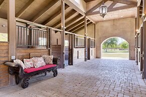 Mirabella by Avantstay 10 Acre Estate w/ Prvt Lake, Golf Course & Pool