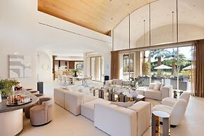 Mirabella by Avantstay 10 Acre Estate w/ Prvt Lake, Golf Course & Pool