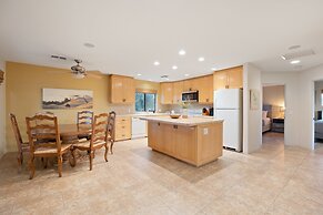 Mirabella by Avantstay 10 Acre Estate w/ Prvt Lake, Golf Course & Pool