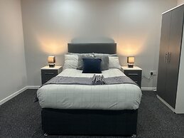 Private Luxury Apartment - Free Parking & Wi-fi