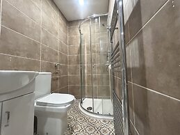 Private Luxury Apartment - Free Parking & Wi-fi