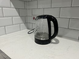 Private Luxury Apartment - Free Parking & Wi-fi