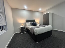 Private Luxury Apartment - Free Parking & Wi-fi