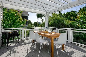 Hemlock by Avantstay Minutes From Folly Beach w/ Multiple Patios