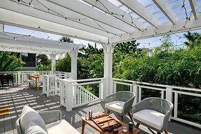 Hemlock by Avantstay Minutes From Folly Beach w/ Multiple Patios