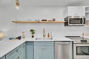 Red Maple by Avantstay Walk to Folly Beach