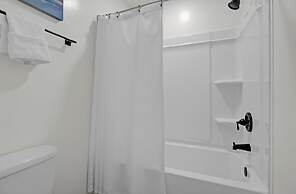 Red Maple by Avantstay Walk to Folly Beach