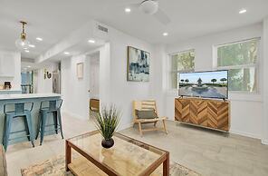 Red Maple by Avantstay Walk to Folly Beach