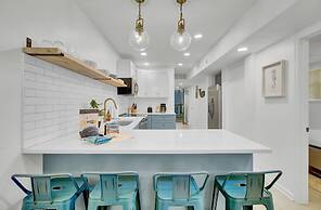 Red Maple by Avantstay Walk to Folly Beach