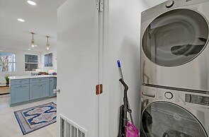 Red Maple by Avantstay Walk to Folly Beach