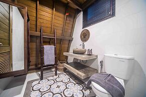 Rumah Kayu Tatiya Villa