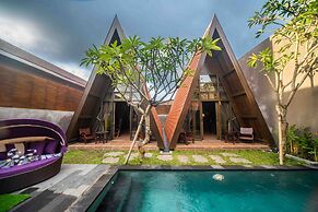 Rumah Kayu Tatiya Villa