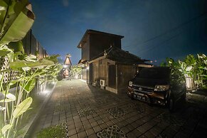 Rumah Kayu Tatiya Villa