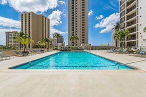 Deluxe Waikiki Condo Pool View FREE Parking & Wi-Fi by Koko Resort Vac