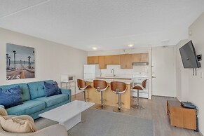 Deluxe Waikiki Condo Pool View FREE Parking & Wi-Fi by Koko Resort Vac