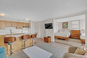 Deluxe Waikiki Condo Pool View FREE Parking & Wi-Fi by Koko Resort Vac