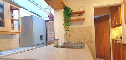 Inviting 2-bed Cottage in Windsor