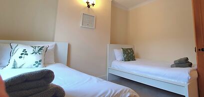 Inviting 2-bed Cottage in Windsor